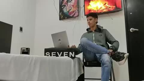 Snapshot of jhongrey2 chatting on February 28, 8:18 pm jhon online show from February 28, 8:18 pm