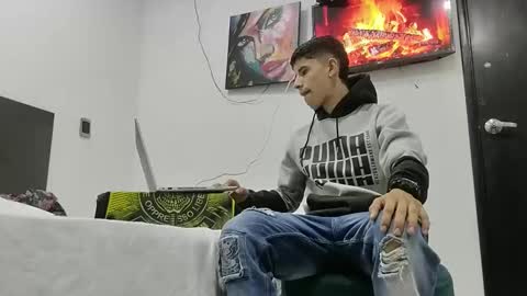 Snapshot of jhongrey2 chatting on January 19, 2:57 am jhon online show from January 19, 2:57 am