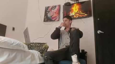 Snapshot of jhongrey2 chatting on January 5, 3:45 pm jhon online show from January 5, 3:45 pm