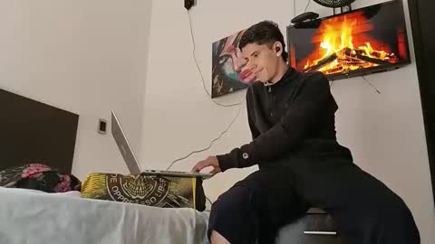 Snapshot of jhongrey2 chatting on January 28, 3:25 pm jhon online show from January 28, 3:25 pm