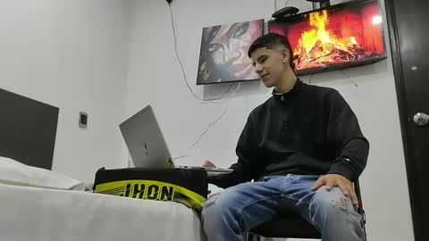 Snapshot of jhongrey2 chatting on February 2, 12:30 am jhon online show from February 2, 12:30 am