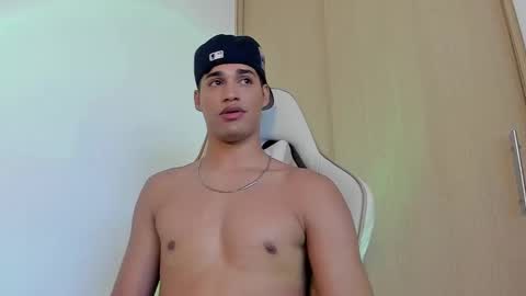 Snapshot of jimmy_leeh_ chatting on December 13, 11:50 pm Jimmy Leeh online show from December 13, 11:50 pm