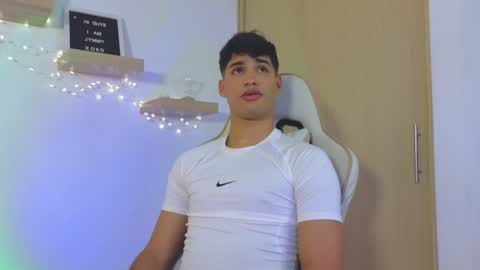 Snapshot of jimmy_leeh_ chatting on January 28, 9:50 pm Jimmy Leeh online show from January 28, 9:50 pm