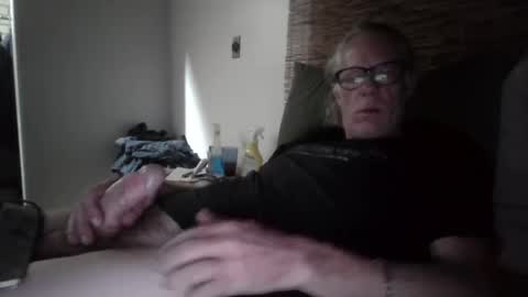 Snapshot of jizzmitten5 chatting on October 1, 7:45 am jizzmitten5 online show from October 1, 7:45 am