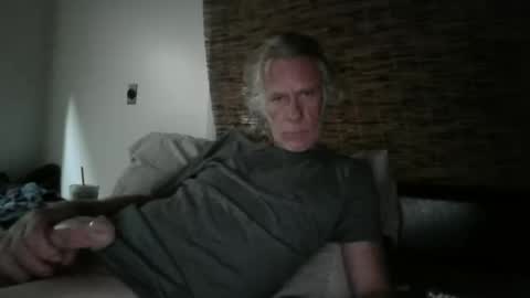 jizzmitten5 online show from May 29, 5:17 am