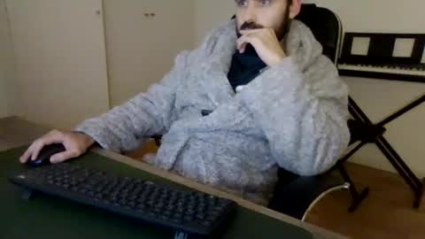 joaodias_18 online show from December 3, 9:32 pm