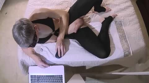 joc bi nice online show from February 17, 9:24 am