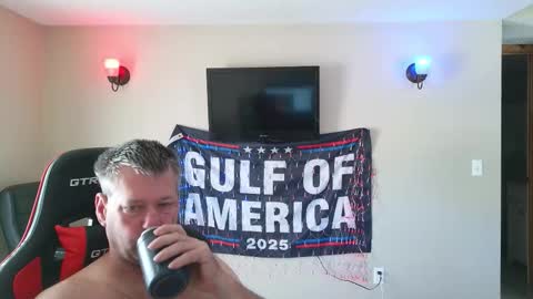 joejoe__ online show from February 1, 4:05 pm