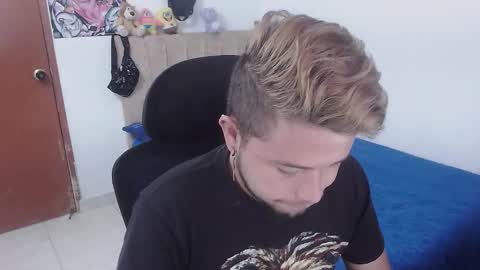 JOHAN independient model online show from November 21, 1:54 pm