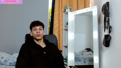 john_ssnow29 online show from December 15, 9:42 pm