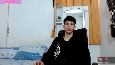 john_ssnow29 online show from December 2, 7:14 pm