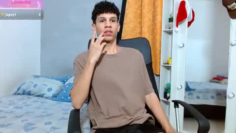 john_ssnow29 online show from February 21, 9:32 pm