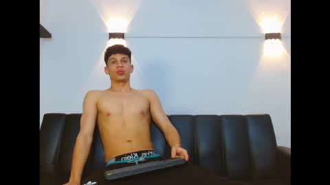 john_ssnow29 online show from February 22, 9:10 am