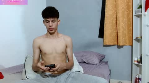 john_ssnow29 online show from February 4, 8:38 pm