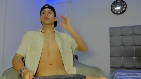 john_ssnow29 online show from October 11, 9:46 am