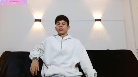 john_ssnow29 online show from October 7, 2:48 am