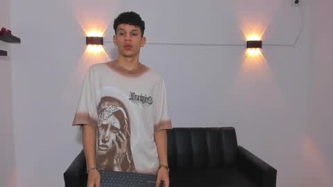 john_ssnow29 online show from March 22, 9:58 am