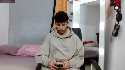 john_ssnow29 online show from January 3, 8:11 pm