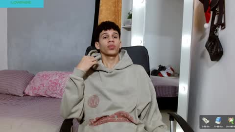 john_ssnow29 online show from January 5, 8:42 pm