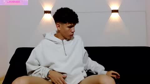 john_ssnow29 online show from October 14, 11:17 am