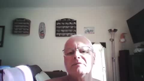 Snapshot of johndesnudado chatting on October 13, 4:46 pm johndesnudado online show from October 13, 4:46 pm