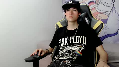 Snapshot of johnny_cagee chatting on January 17, 4:17 am johnny_cagee online show from January 17, 4:17 am