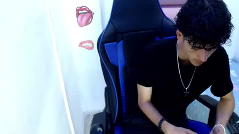 Snapshot of johnny_cagee chatting on December 4, 3:59 am johnny_cagee online show from December 4, 3:59 am