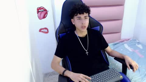 Snapshot of johnny_cagee chatting on December 7, 4:31 am johnny_cagee online show from December 7, 4:31 am
