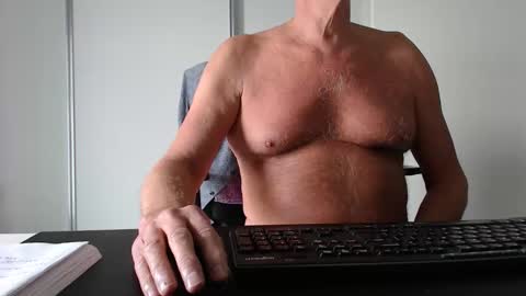 Snapshot of johnny_walker14 chatting on October 14, 11:39 am johnny_walker14 online show from October 14, 11:39 am