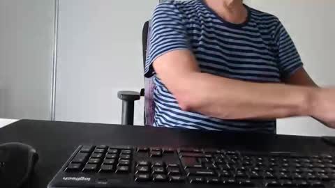 Snapshot of johnny_walker14 chatting on October 11, 9:46 am johnny_walker14 online show from October 11, 9:46 am