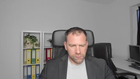 johnnydough82 online show from December 27, 6:03 am