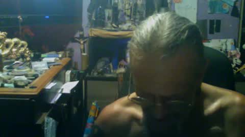 Snapshot of johnnyshung1 chatting on September 12, 9:53 am johnnyshung1 online show from September 12, 9:53 am