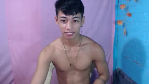Snapshot of johnydestroyer chatting on February 20, 12:41 am johnydestroyer online show from February 20, 12:41 am