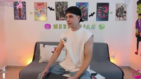 Instagram jonathanfit14 online show from October 26, 9:39 pm