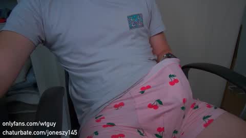 Snapshot of joneszy145 chatting on September 30, 1:56 am WhteGuy online show from September 30, 1:56 am