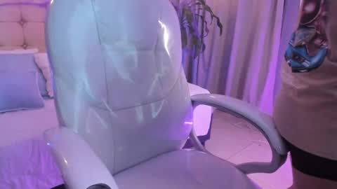 Snapshot of jordan_24_ chatting on October 5, 1:53 am JORDAN online show from October 5, 1:53 am