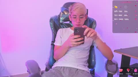 JOSEPH BROWN online show from January 4, 1:10 pm