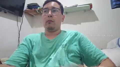 Snapshot of josq121 chatting on March 5, 6:33 am josq121 online show from March 5, 6:33 am