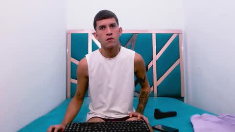 Snapshot of josue_linares chatting on September 18, 7:38 pm josue_linares online show from September 18, 7:38 pm