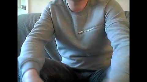 Snapshot of jr_9102 chatting on February 19, 2:34 pm jr_9102 online show from February 19, 2:34 pm
