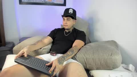 Snapshot of juan_alvarez18 chatting on September 22, 3:50 am juan_alvarez18 online show from September 22, 3:50 am