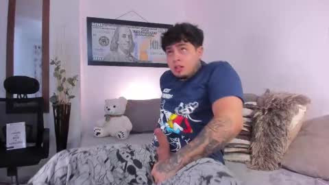 Snapshot of juan_alvarez18 chatting on October 9, 4:17 am juan_alvarez18 online show from October 9, 4:17 am