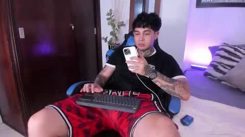 Snapshot of juan_alvarez18 chatting on September 9, 3:28 am juan_alvarez18 online show from September 9, 3:28 am
