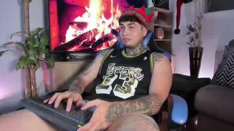 juan_alvarez18 online show from December 4, 3:02 am