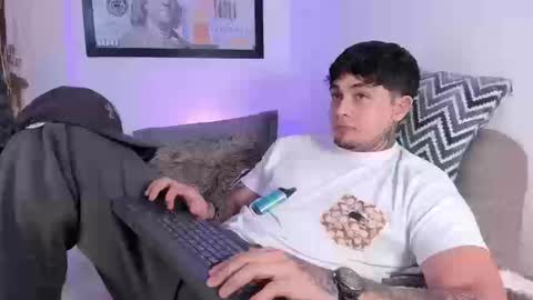 Snapshot of juan_alvarez18 chatting on September 27, 4:10 am juan_alvarez18 online show from September 27, 4:10 am