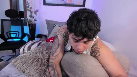 Snapshot of juan_alvarez18 chatting on October 1, 1:20 am juan_alvarez18 online show from October 1, 1:20 am