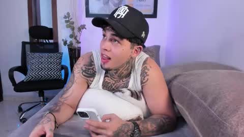Snapshot of juan_alvarez18 chatting on October 2, 3:21 am juan_alvarez18 online show from October 2, 3:21 am