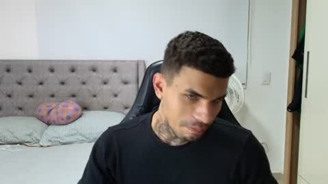 juan_gomez_1 online show from June 25, 5:12 am