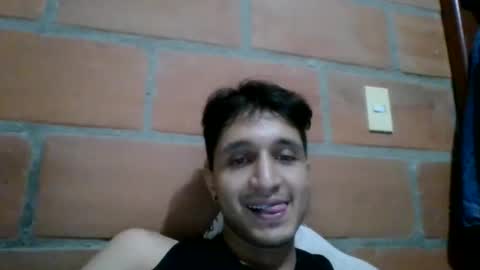 juanc23_371 online show from January 3, 1:05 am