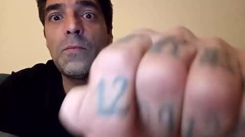 juanjosefran11 online show from April 12, 4:37 am